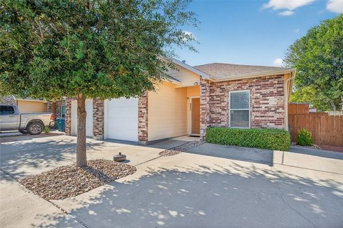 923 Moore Ave, Portland, TX, 78374-1838 | Card Image