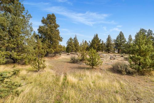 21224 Limestone Avenue, Bend, OR, 97703 | Card Image