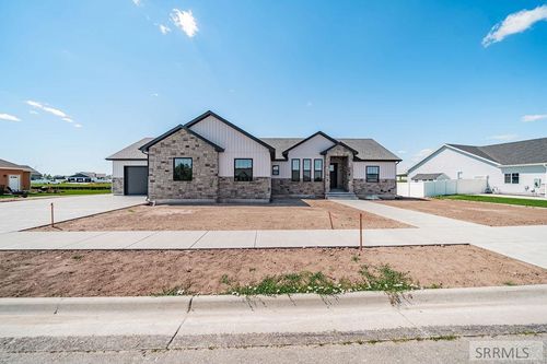 5215 Pevero Dr, Idaho Falls, ID, 83401-6166 | Card Image