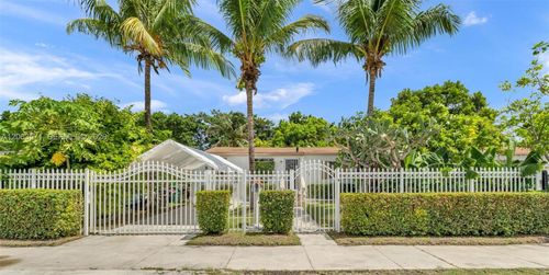 2001 Nw 51st St, Miami, FL, 33142-3700 | Card Image