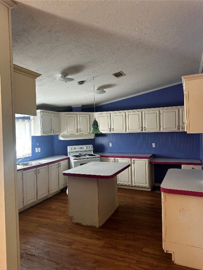 203 River Oaks Dr, House other with 3 bedrooms, 2 bathrooms and 7 parking in Cedar Creek TX | Image 4