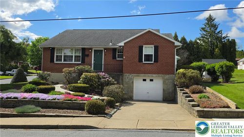 142 E North St, Nazareth, PA, 18064-1522 | Card Image