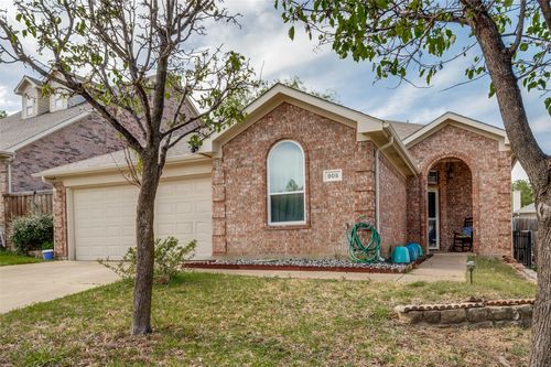 805 E Huitt Lane, Euless, TX, 76040 | Card Image