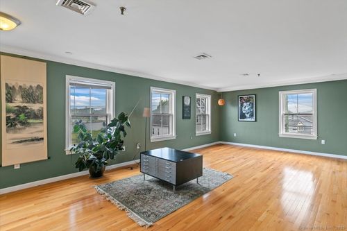 9-677 Quinnipiac Ave, New Haven, CT, 06513-4008 | Card Image