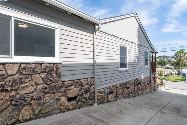 18355 Carlton Ave, House other with 2 bedrooms, 1 bathrooms and null parking in Castro Valley CA | Image 21