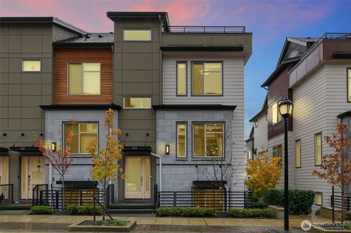 10-925 6th Ave Ne, Issaquah, WA, 98029-5458 | Card Image