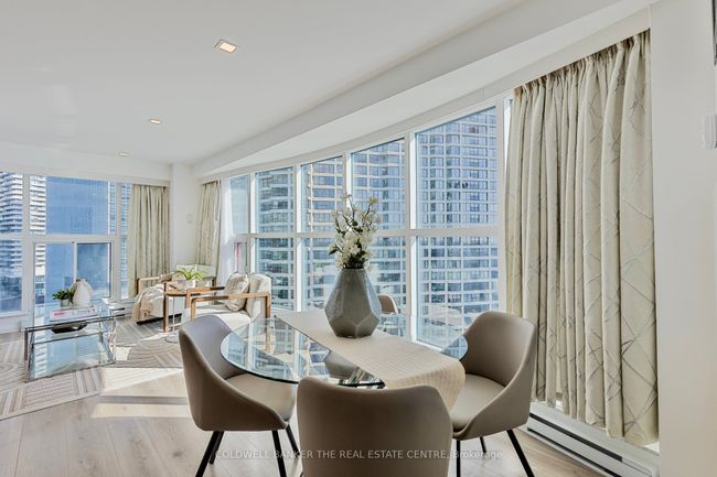 2002 - 99 Harbour Sq, Condo with 2 bedrooms, 2 bathrooms and 1 parking in Toronto ON | Image 35
