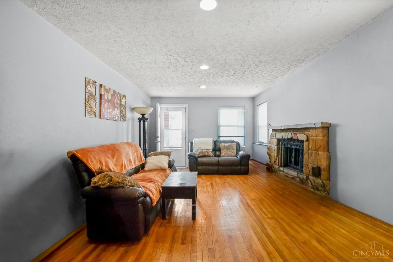 Residential in Golf Manor 3