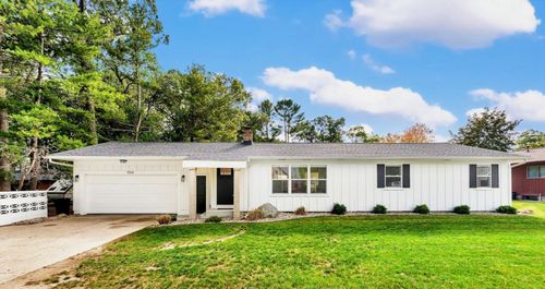 904 E Savidge St, Spring Lake, MI, 49456-1971 | Card Image