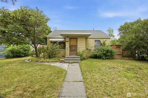 27 E St Sw, Ephrata, WA, 98823-1824 | Card Image