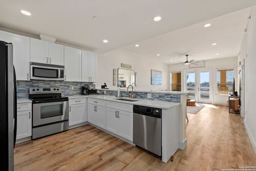 10-1000 The Cape Rd, Horseshoe Bay, TX, 78657-6299 | Card Image