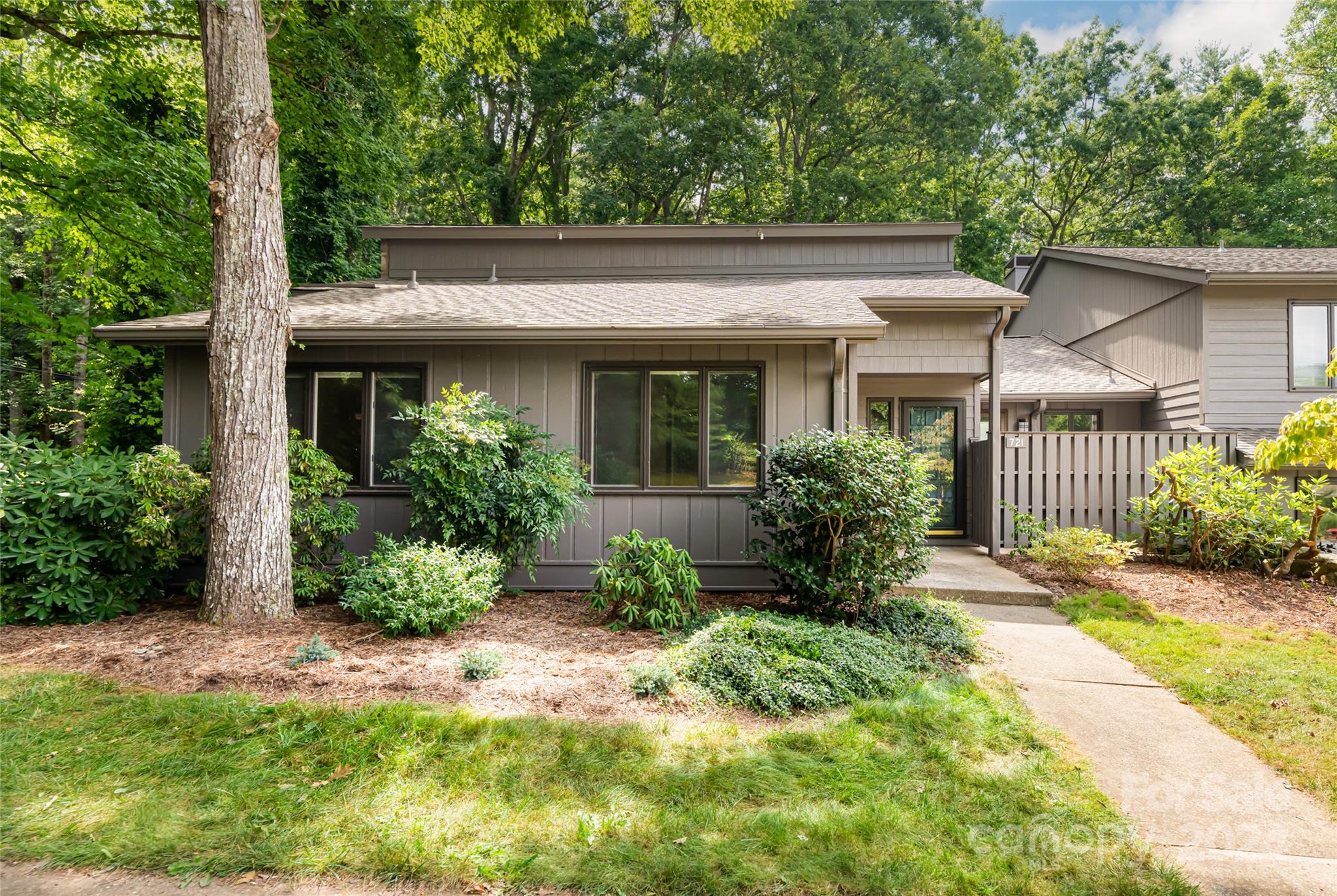Crowfields Ln, Asheville, NC 28803