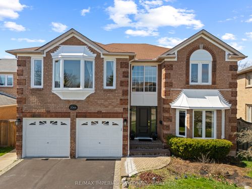 2044 Schoolmaster Cir, Oakville, ON, L6M3A1 | Card Image