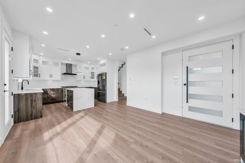 2-3344 Adanac St, Vancouver, BC, V5K2P3 | Card Image