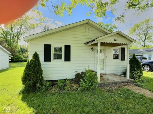 4986 Adkins St, Columbus, IN, 47201-9001 | Card Image