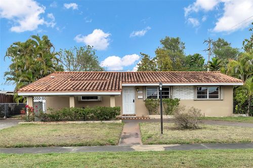 9011 Sw 18th Ter, Miami, FL, 33165-7855 | Card Image