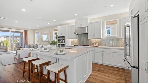 713 Sonia, Irvine, CA, 92618-5915 | Card Image