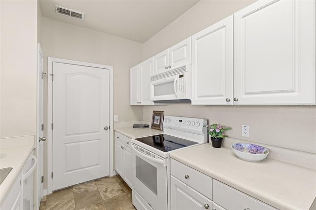 APT-216 - 1450 Villa Capri Cir, Condo with 2 bedrooms, 3 bathrooms and null parking in ODESSA FL | Image 5