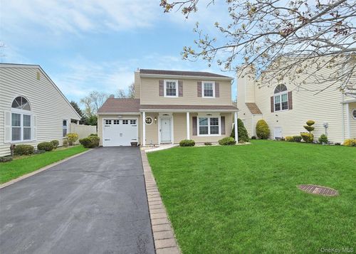 7 Peacock Path, Coram, NY, 11727-2159 | Card Image