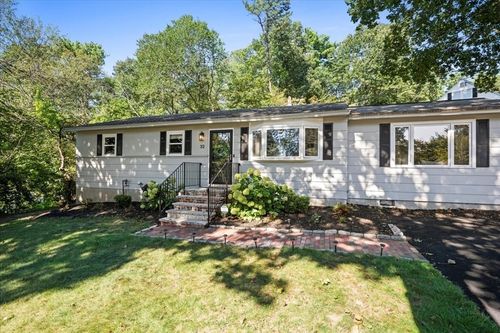 32 Stratton Dr, Hudson, MA, 01749-1118 | Card Image
