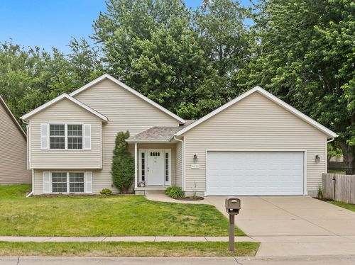 6211 N Clark St, Davenport, IA, 52806-1655 | Card Image