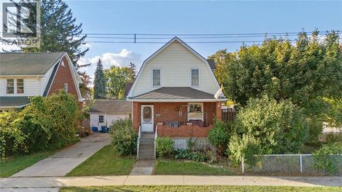 {{alt}} | Card Image