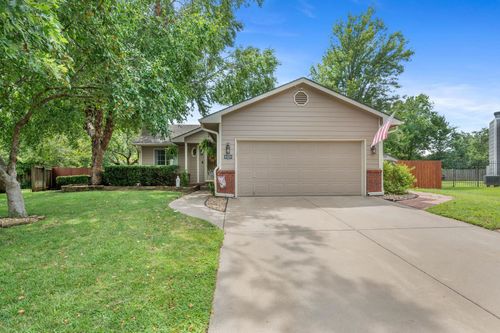 8409 W Aberdeen Cir, Wichita, KS, 67212-5838 | Card Image