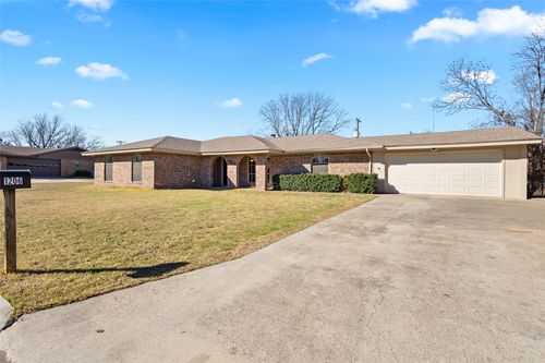 1206 Anetta St, Bowie, TX, 76230-3302 | Card Image