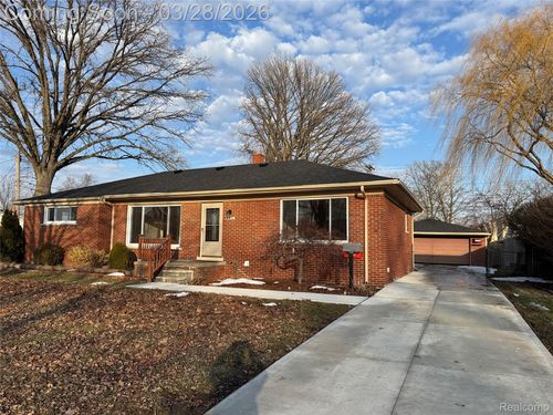 6326 Lathers St, Garden City, MI, 48135-2568 | Card Image