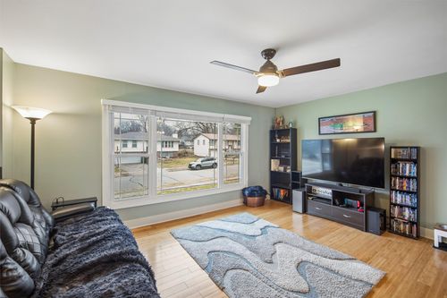 213 34th Ct, West Des Moines, IA, 50265-4015 | Card Image