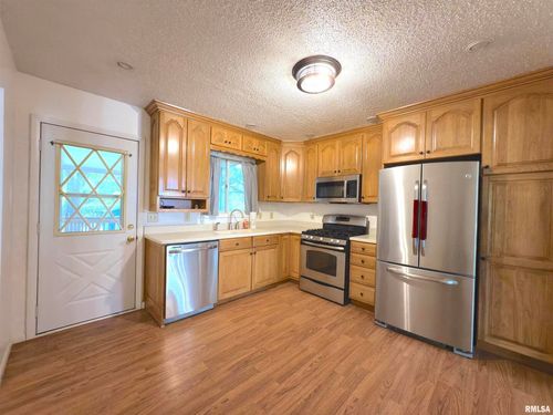 139 Wisteria Ln, Riverdale, IA, 52722-6140 | Card Image