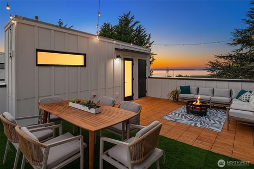 2735 59th Ave Sw, Seattle, WA, 98116-2803 | Card Image