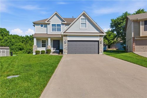 541 Nw Fox Hollow Ln, Blue Springs, MO, 64015-3498 | Card Image