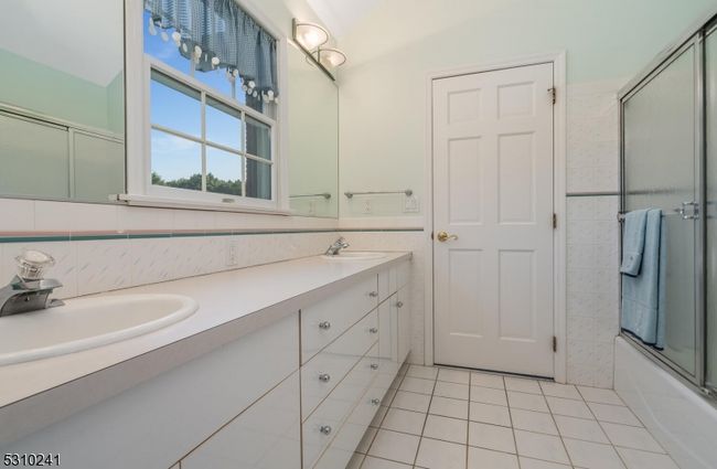 4 Hook Mountain Dr, House other with 5 bedrooms, 4 bathrooms and null parking in Annandale NJ | Image 34