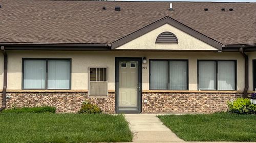104-520 S 1st Ave, New Hampton, IA, 50659-1864 | Card Image