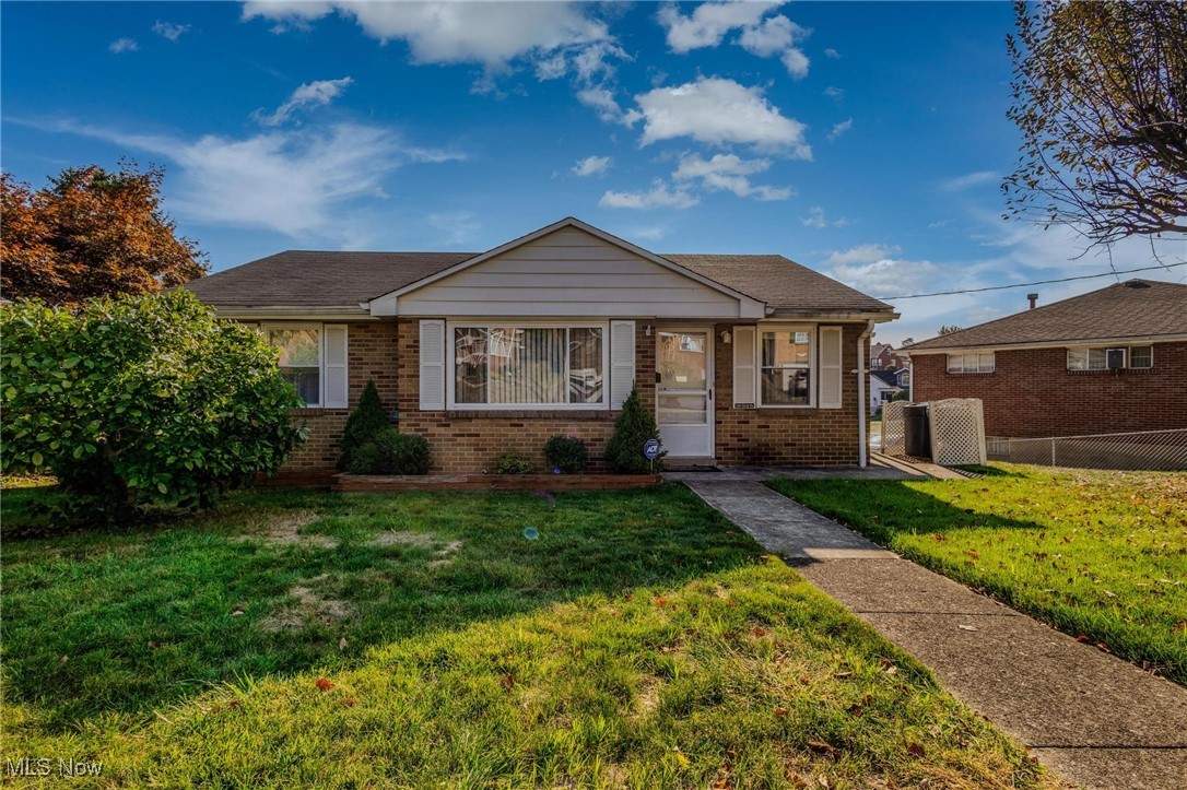 Circle Dr, Weirton, WV 26062