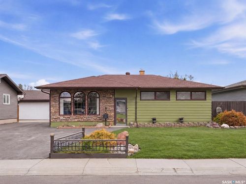 36 Morris Dr, Saskatoon, SK, S7L3T9 | Card Image
