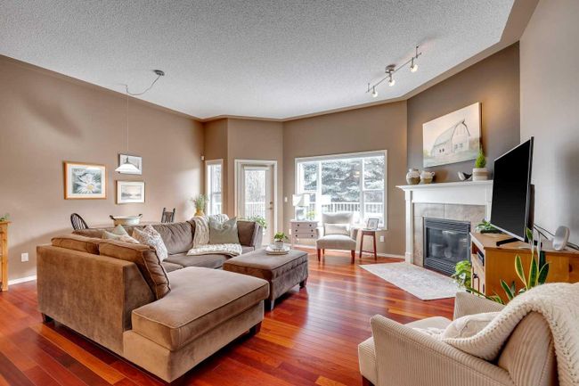 22 Mt Alberta Manor Se, Home with 4 bedrooms, 3 bathrooms and 4 parking in Calgary AB | Image 6