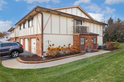 812 Dracut Lane, Townhouse with 2 bedrooms, 1 bathrooms and 1 parking in Schaumburg IL | Image 1