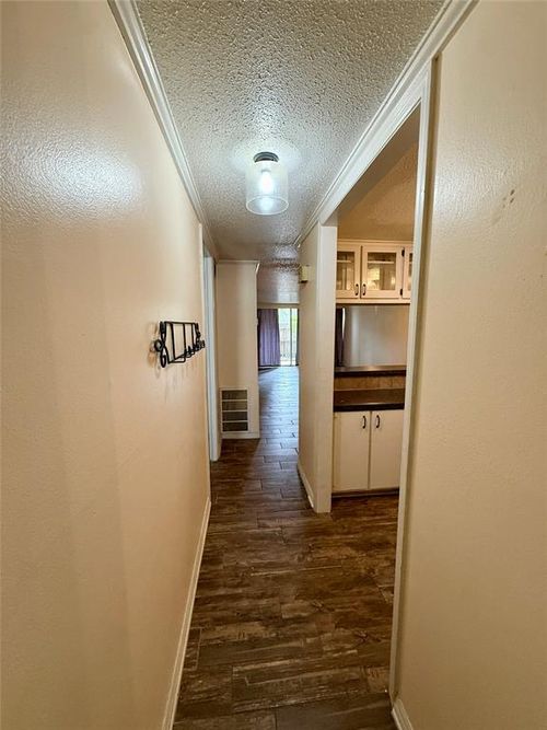 25-6100 N Brookline Avenue, Oklahoma City, OK, 73112 | Card Image
