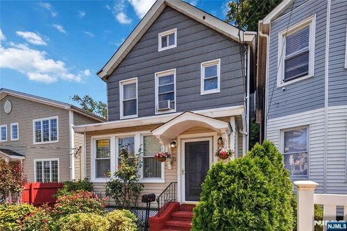 12 Maple St, Garfield, NJ, 07026-3322 | Card Image