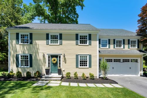 10 Auburn Rd, Wellesley, MA, 02481-1104 | Card Image