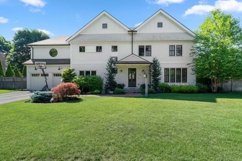 11 Fisher Ave, Wellesley, MA, 02482-4402 | Card Image