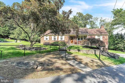 4 Oak Cir, NEWTOWN SQUARE, PA, 19073-2909 | Card Image