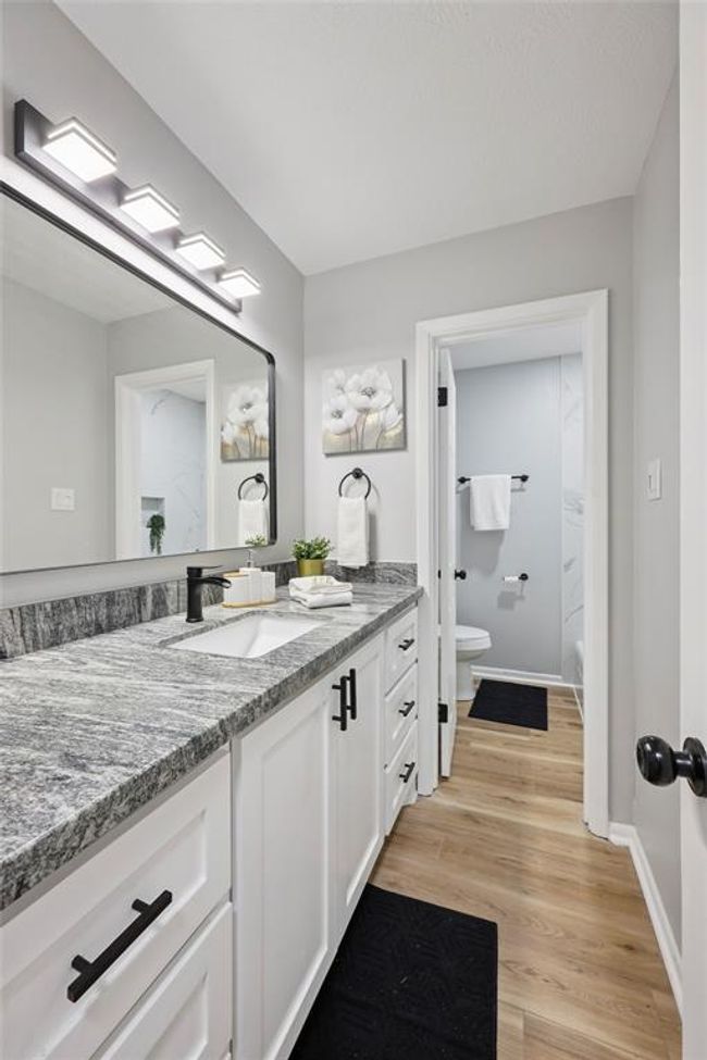 1008 N 30 Th St, House other with 4 bedrooms, 2 bathrooms and 2 parking in Nederland TX | Image 28