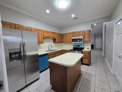 225 Ocean Dr, Baton Rouge, LA, 70806-4660 | Card Image