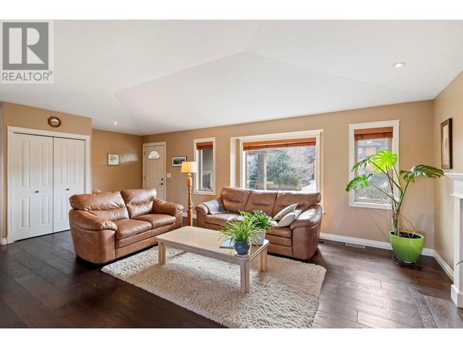 524 Curlew Dr, House other with 6 bedrooms, 4 bathrooms and 2 parking in Kelowna BC | Image 12