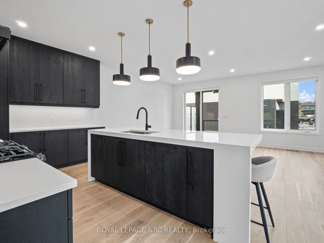 200 Klager Ave, House attached with 3 bedrooms, 4 bathrooms and 1 parking in Fonthill ON | Image 9