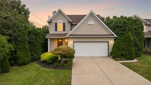 29008 Uxbridge Dr, Willowick, OH, 44095-4590 | Card Image