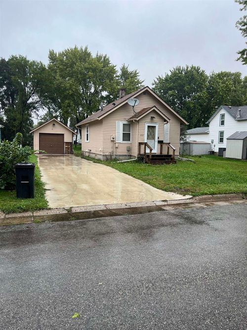 1633 3rd Ave N, Estherville, IA, 51334-2086 | Card Image